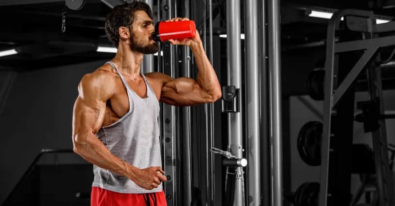 Kiedy brać przedtreningówkę? Zmaksymalizuj efekty treningu!