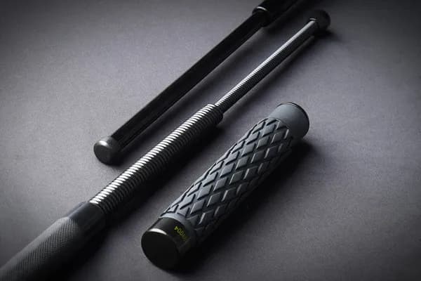 Pałka teleskopowa w Polsce: legalna czy broń? Uniknij problemów!