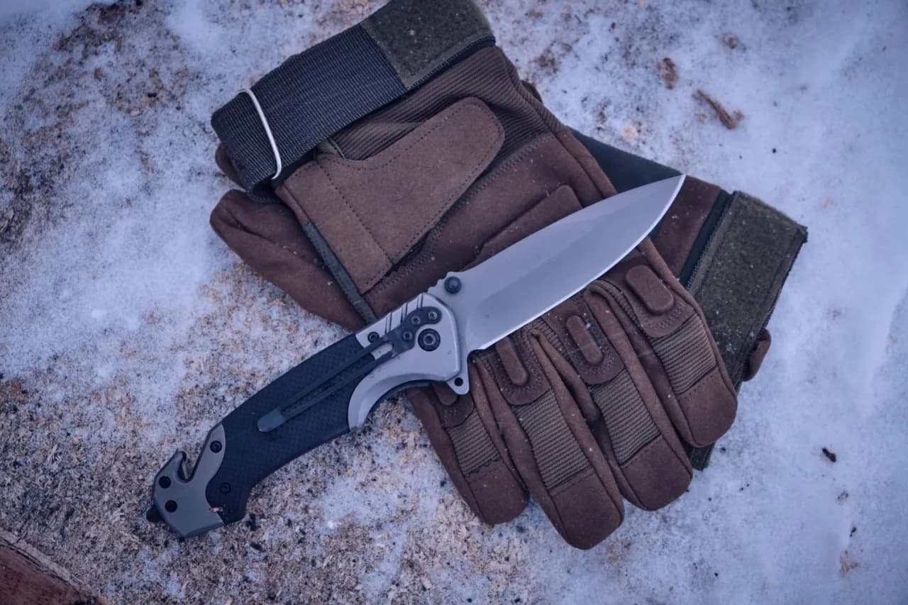 Nóż do samoobrony: Czy warto? Prawo, ryzyko i co wybrać?